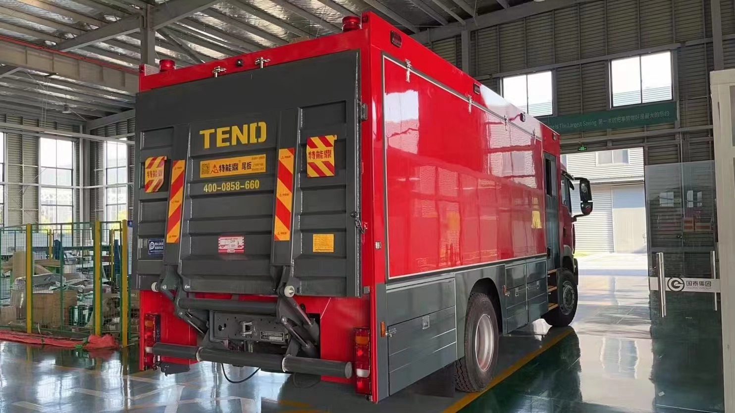 tailboard fire truck